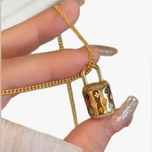 Elegant Gold Necklace with Colorful Pendant - Picture 2 of 11